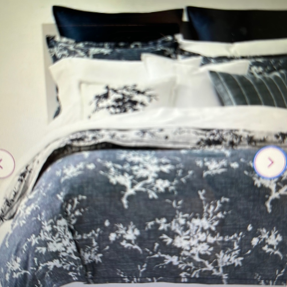 LAUREN Ralph Lauren eva blue/deep indigo reversible 2 peice duvet cover set.
